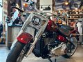 2023 Harley-Davidson Fat Boy, красный, 3300000 рублей - вид 2