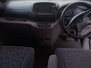 1999 Nissan Serena II (C24), белый, 330000 рублей, вид 4