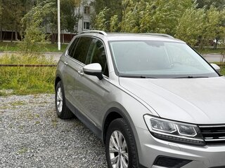 2017 Volkswagen Tiguan II, серебристый, 2150000 рублей, вид 1
