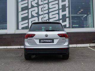 2019 Volkswagen Tiguan II, серебристый, 2440000 рублей, вид 4