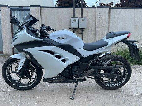 2014 Kawasaki Ninja 300, белый, 380000 рублей, вид 1