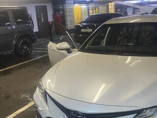 2021 Toyota Camry VIII (XV70) Рестайлинг, белый, 2900000 рублей, вид 3
