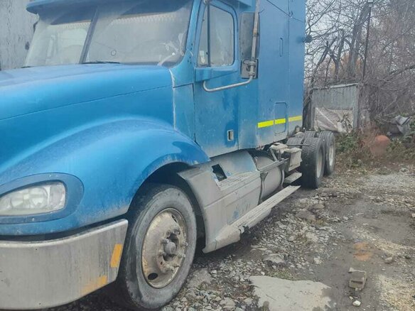 2005 Freightliner Columbia, голубой, 850000 рублей - вид 2