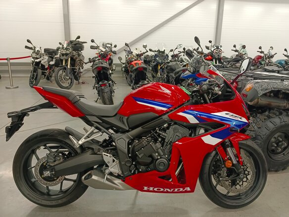 2025 Honda CBR 650R, красный, 1200000 рублей - вид 1