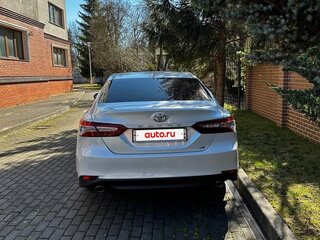 2019 Toyota Camry VIII (XV70), белый, 3900000 рублей, вид 3
