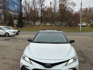 2021 Toyota Camry VIII (XV70) Рестайлинг, белый, 3300000 рублей, вид 2