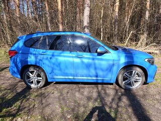 2020 BMW X1 20i xDrive II (F48) Рестайлинг, синий, 3650000 рублей, вид 3