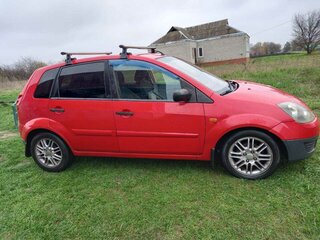 2007 Ford Fiesta Mk5, красный, 359000 рублей, вид 4