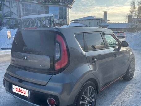 2018 Kia Soul II Рестайлинг, серебристый, 1850000 рублей, вид 3