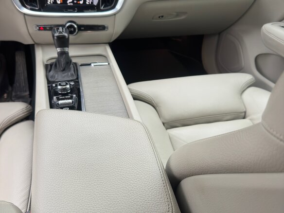 2019 Volvo S60 III, синий - вид 12