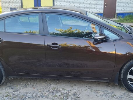 2018 Kia Cerato III Рестайлинг (Classic), коричневый, 1429000 рублей, вид 3