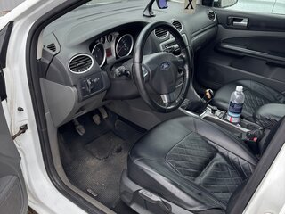2010 Ford Focus II Рестайлинг, белый, 450000 рублей, вид 2