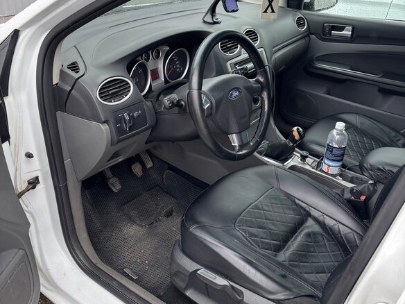 2010 Ford Focus II Рестайлинг, белый, 450000 рублей - вид 1