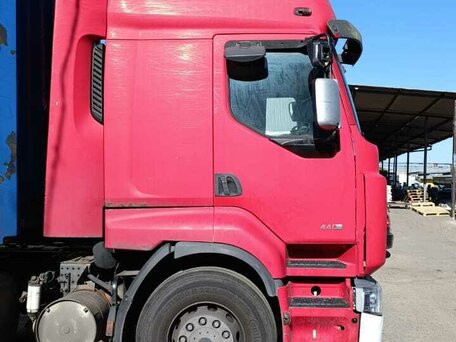 2011 Renault Premium, красный, 3000000 рублей, вид 3
