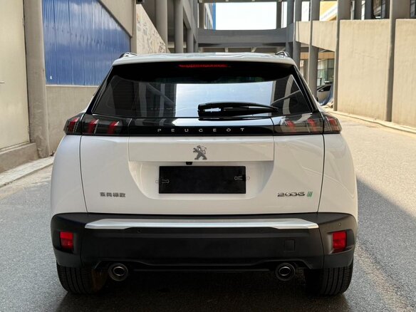 2023 Peugeot 2008 II, белый - вид 4