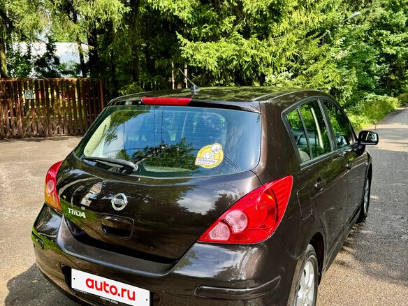 2011 Nissan Tiida I Рестайлинг, коричневый - вид 5