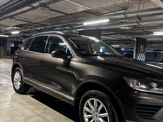 2016 Volkswagen Touareg II Рестайлинг, коричневый, 2400000 рублей, вид 2