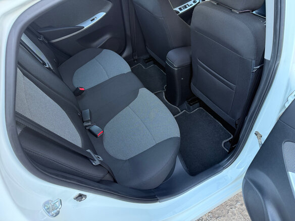 2012 Hyundai Solaris I, белый, 659900 рублей - вид 12