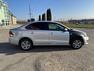 2017 Volkswagen Polo V Рестайлинг, серебристый, 550000 рублей, вид 3