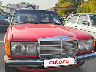 1981 Mercedes-Benz W123 230, красный, 2800000 рублей, вид 3