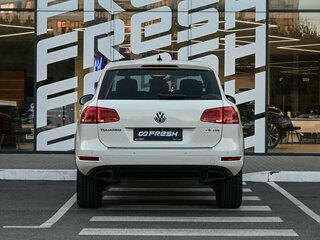 2011 Volkswagen Touareg II, белый, 2199000 рублей, вид 4