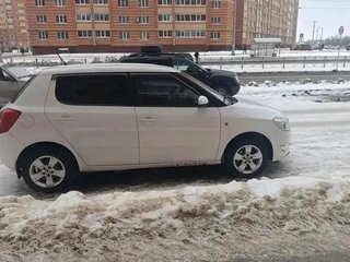 2010 Skoda Fabia II Рестайлинг, белый, 400000 рублей, вид 3