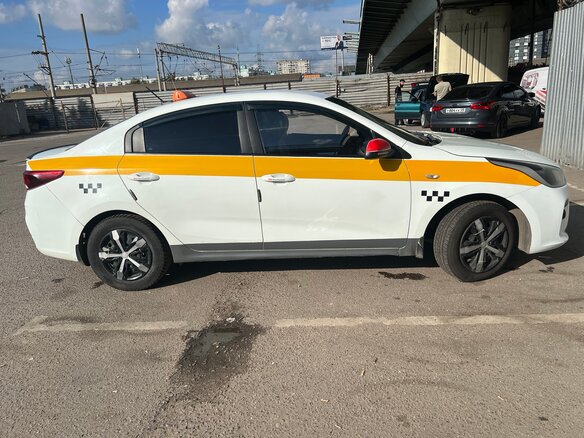 2018 Kia Rio IV, белый - вид 2