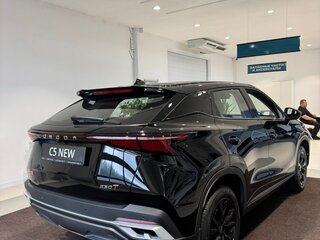 2024 Omoda C5 I Рестайлинг, чёрный, 2833900 рублей, вид 4