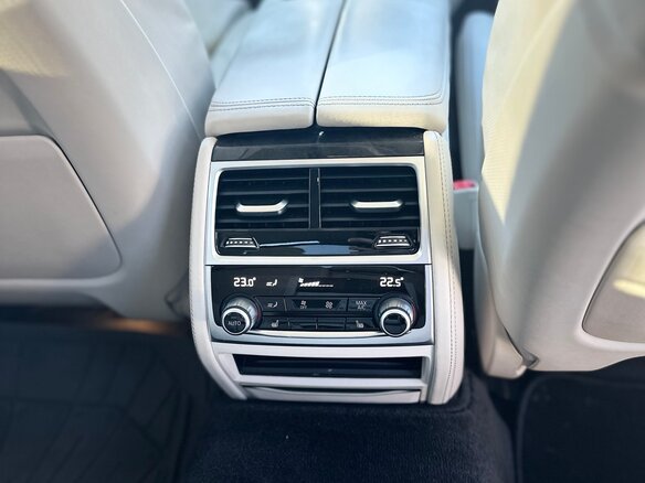 2017 BMW 7 серии 730d xDrive VI (G11/G12), серый, 3295000 рублей - вид 28