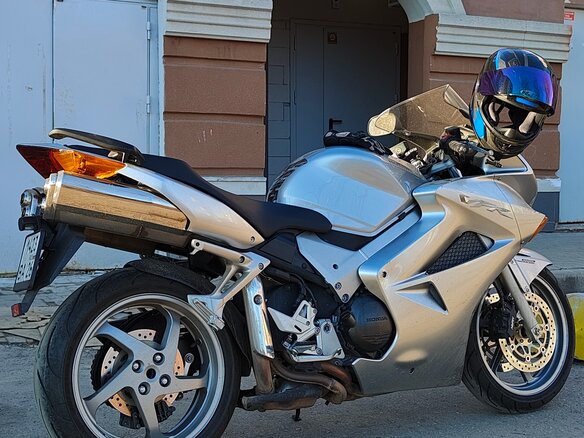2005 Honda VFR 800, серый, 600000 рублей - вид 4