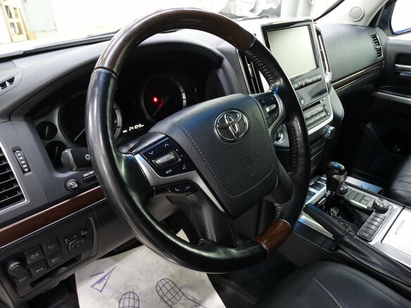 2016 Toyota Land Cruiser 200 Series Рестайлинг 2, белый, 4149000 рублей - вид 15