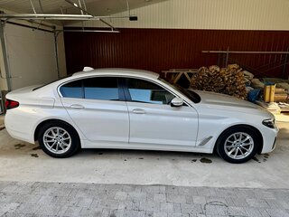 2021 BMW 5 серии 520d VII (G30/G31/G38) Рестайлинг, белый, 4800000 рублей, вид 4