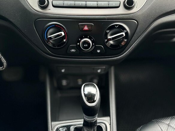 2020 Hyundai Solaris II Рестайлинг, красный, 1050000 рублей - вид 20