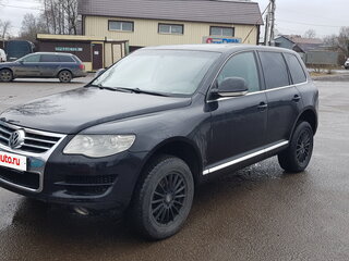 2009 Volkswagen Touareg I Рестайлинг, чёрный, 900000 рублей, вид 1