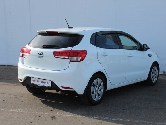 2017 Kia Rio III Рестайлинг, белый, 920000 рублей - вид 6