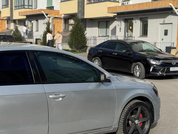 2012 Volkswagen Passat B7, серебристый, 999999 рублей - вид 4