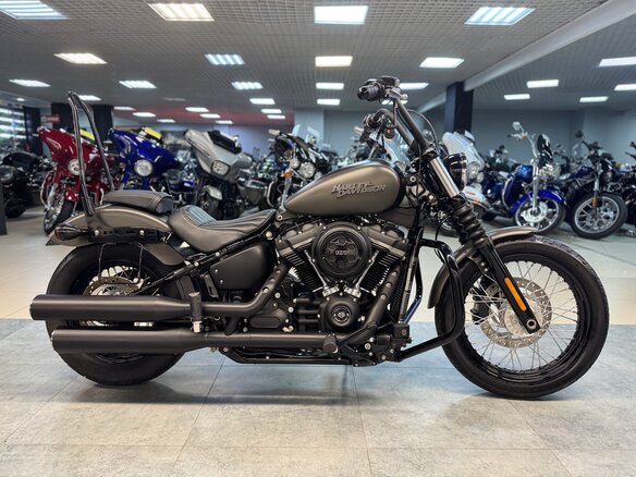 2017 Harley-Davidson Street Bob, серый, 1310000 рублей