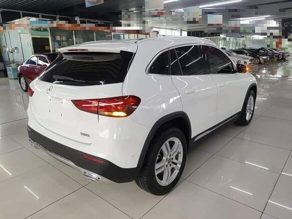 2021 Mercedes-Benz GLA 180 II (H247), белый, 1980000 рублей - вид 4