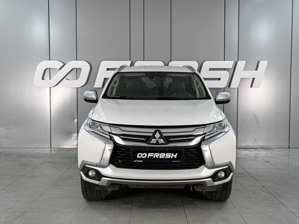 2020 Mitsubishi Pajero Sport III, белый - вид 2