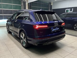2022 Audi Q7 55 TFSI II (4M) Рестайлинг, синий, 6900000 рублей, вид 4
