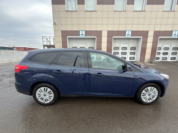 2017 Ford Focus III Рестайлинг, синий, 1000000 рублей - вид 3
