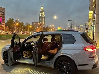 2023 BMW X7 40i I (G07) Рестайлинг, серый, 11000000 рублей, вид 4