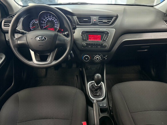 2013 Kia Rio 5-speed III, серый, 1020000 рублей - вид 5