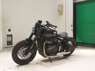 2024 Triumph Bonneville Bobber, чёрный, 1485000 рублей, вид 4