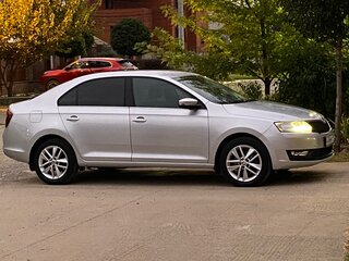 2018 Skoda Rapid I Рестайлинг, серебристый, 1540000 рублей, вид 2
