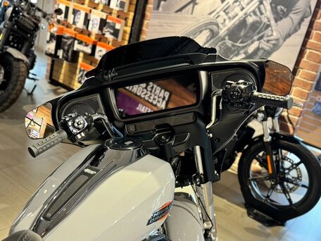 2025 Harley-Davidson Street Glide, серый, 3950000 рублей, вид 5