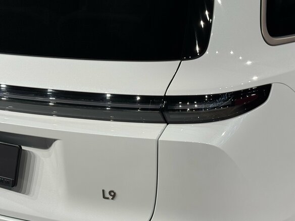 2026 Li Auto (Lixiang) L9 52.3 kWh I Рестайлинг, белый, 11990000 рублей - вид 12