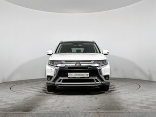 2019 Mitsubishi Outlander III Рестайлинг 3, белый, 2210000 рублей, вид 2
