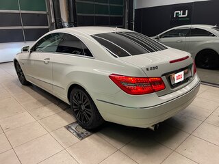 2010 Mercedes-Benz E-Класс 250 5G-Tronic IV (W212, S212, C207), белый, 1300000 рублей, вид 4