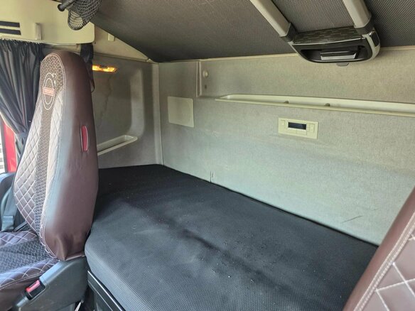 2017 Volvo FH, красный, 5837800 рублей - вид 9